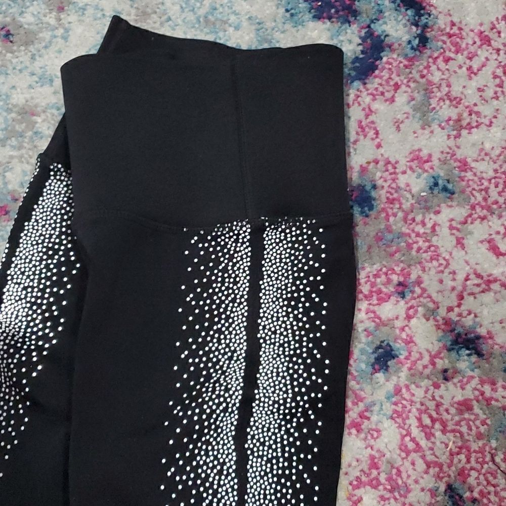 Fabletics Compression Leggings - Picture 5 of 9